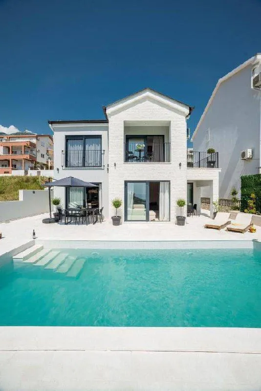 Sale, house, 160m², Bečići, Budva