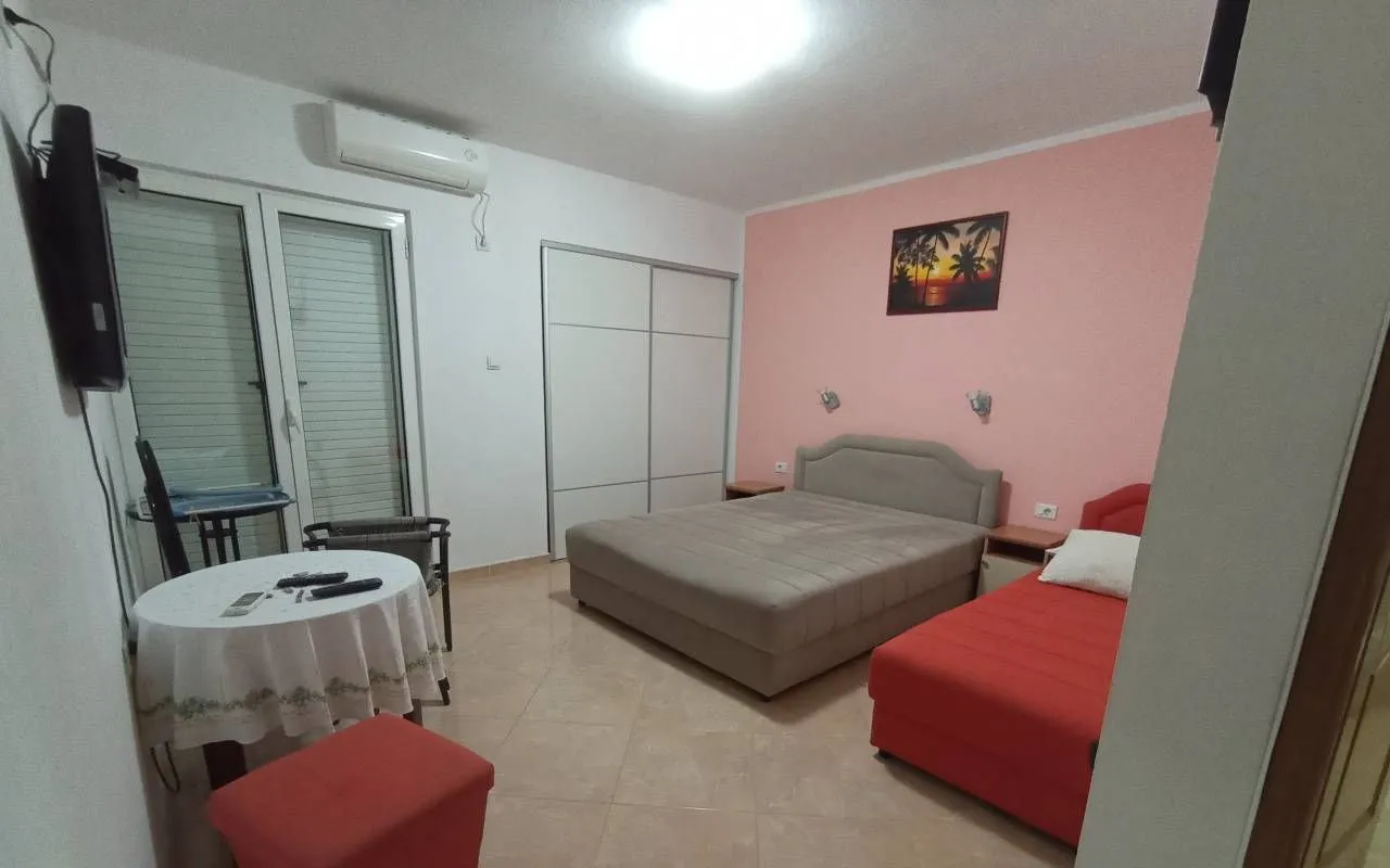 Daily-rent, studio apartment, 20m², Sutomore, Bar