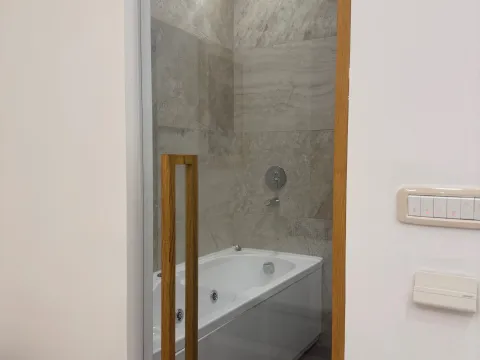 Izdavanje, dvosoban stan, 108m², Centar, Budva - image 13