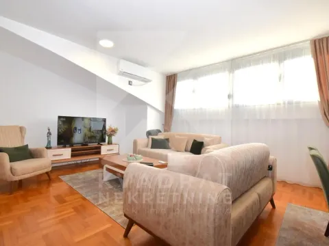 Izdavanje, dvosoban stan, 71m², Stari Aerodrom, Podgorica - image 1