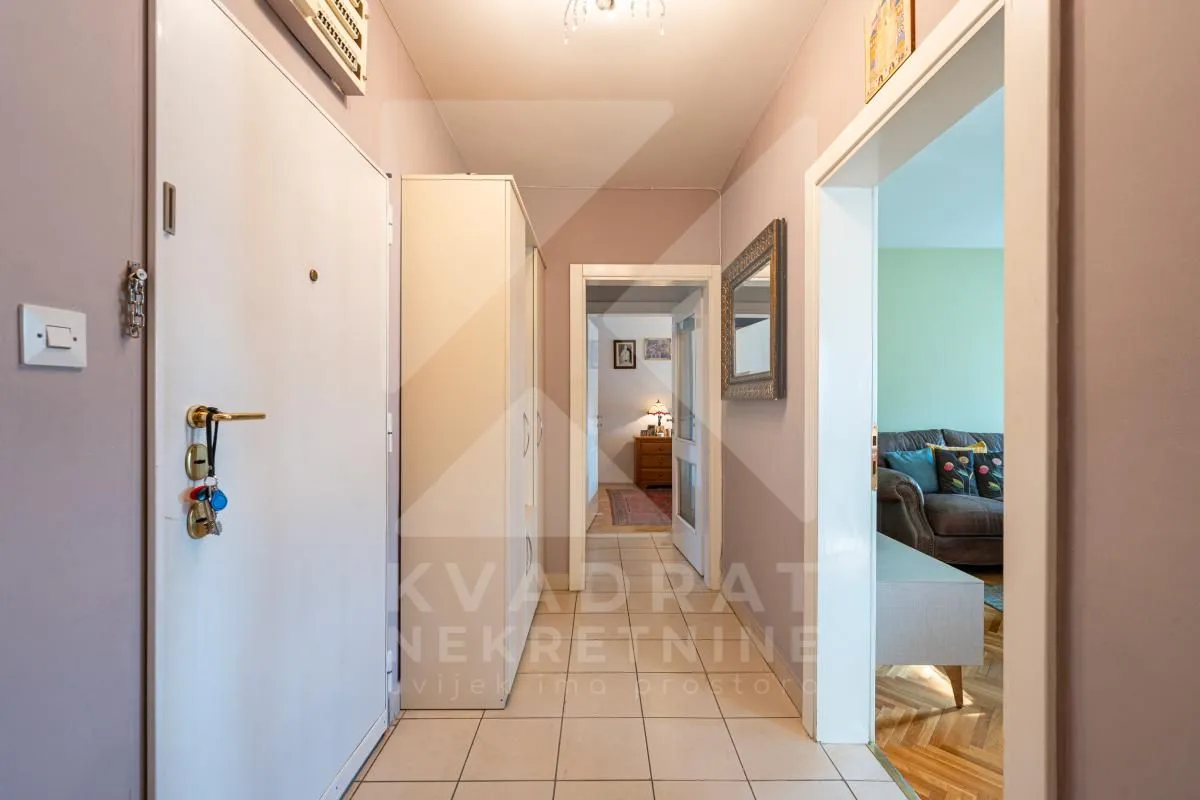 Prodaja, trosoban stan, 101m², Centar, Podgorica