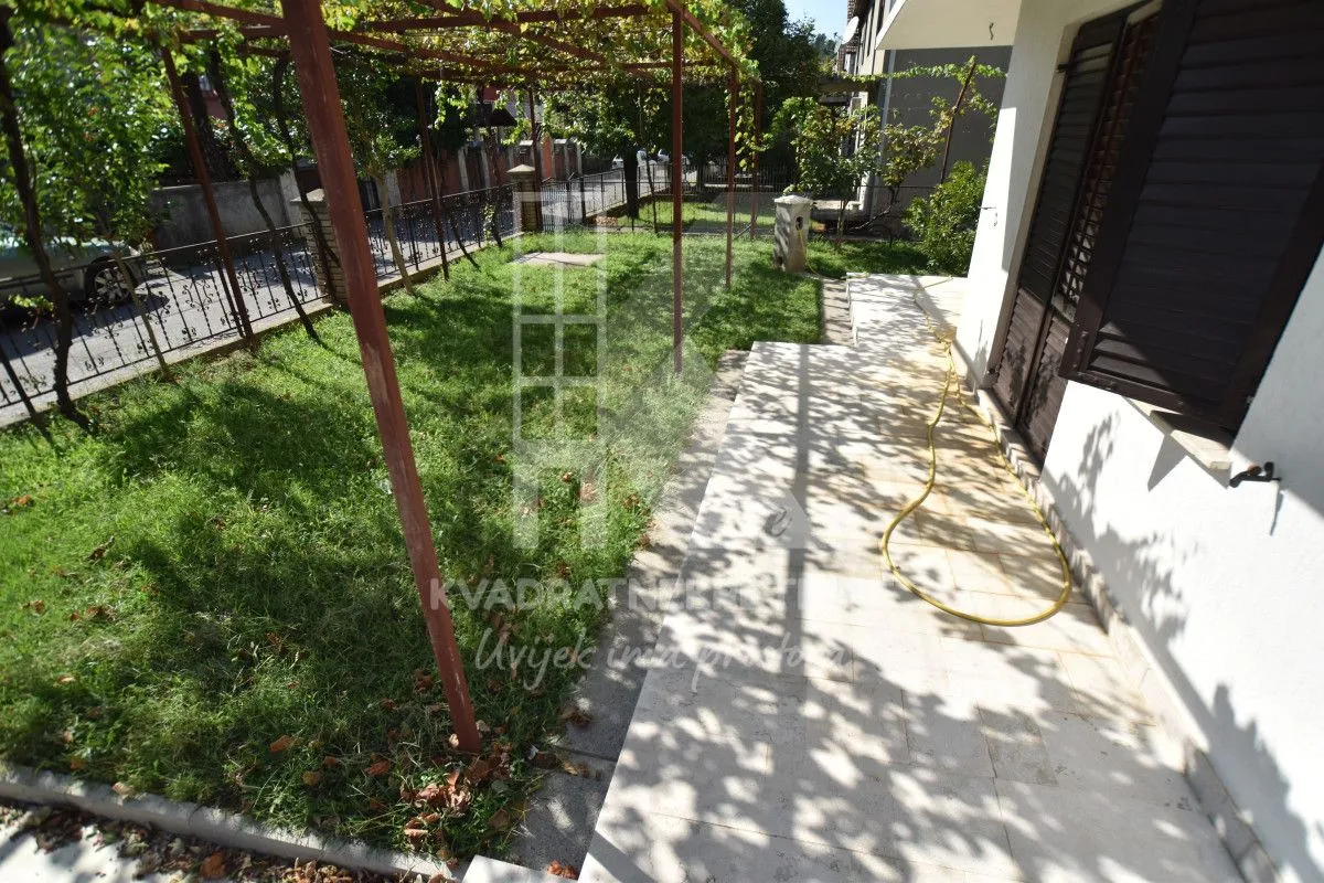 Sale, house, 250m², Zelenika, Podgorica