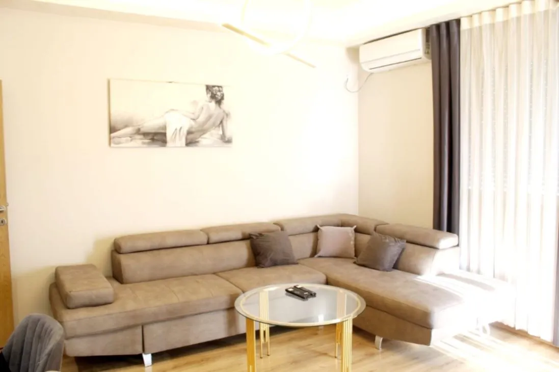 Izdavanje, trosoban stan, 100m², Zabjelo, Podgorica