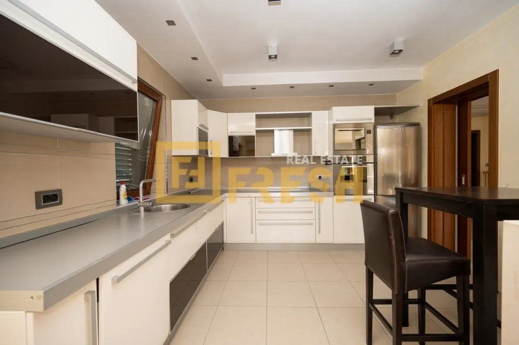 Rent, house, 380m², Mareza, Podgorica