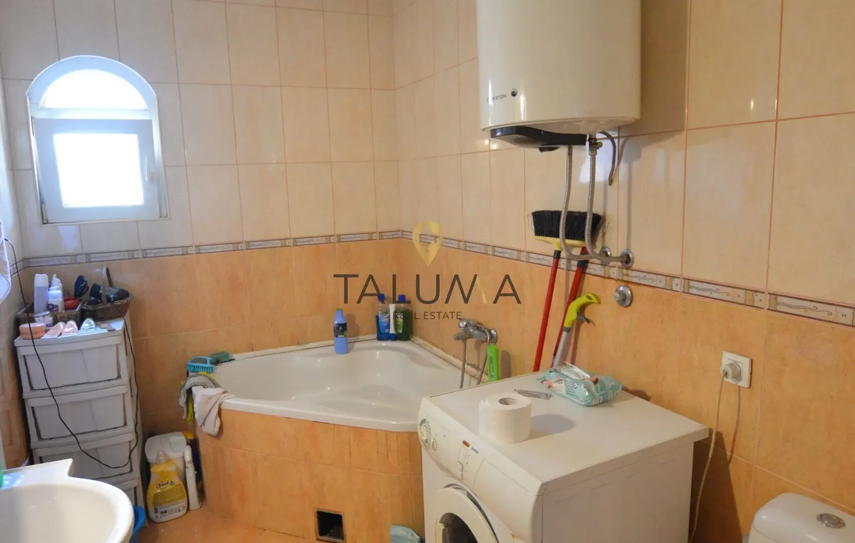 Prodaja, kuća, 180m², Donja Gorica, Podgorica