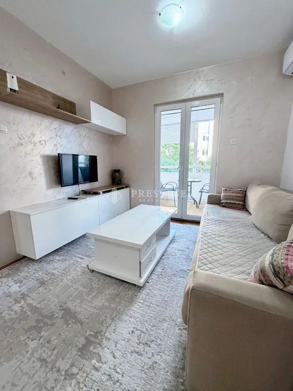 Rent, one bedroom apartment, 38m², Stari Aerodrom, Podgorica
