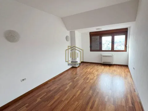 Prodaja, četvorosoban stan, 220m², Preko Morače, Podgorica - image 19