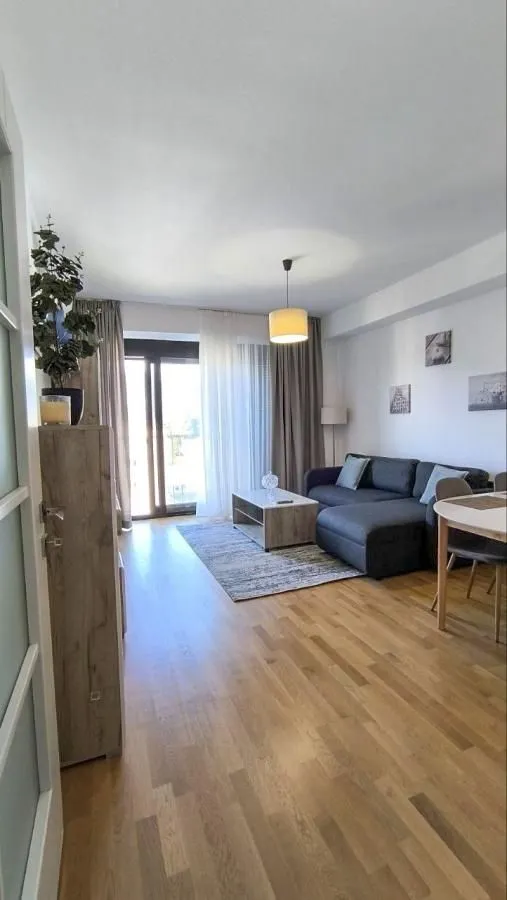 Izdavanje, jednosoban stan, 55m², Centar, Tivat