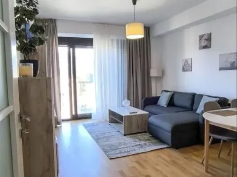 Izdavanje, jednosoban stan, 55m², Centar, Tivat