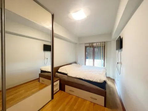 Izdavanje, dvosoban stan, 80m², Centar, Podgorica - image 4
