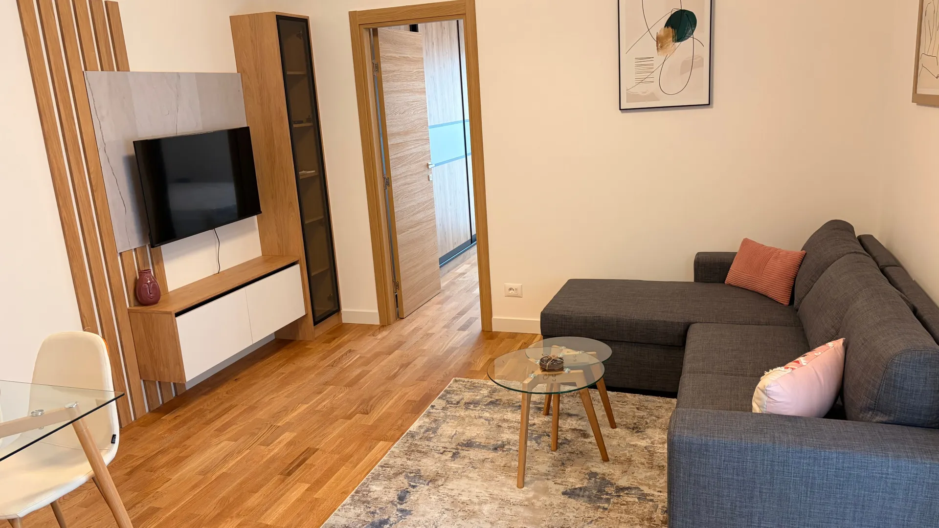 Izdavanje, jednosoban stan, 40m², Centar, Cetinje