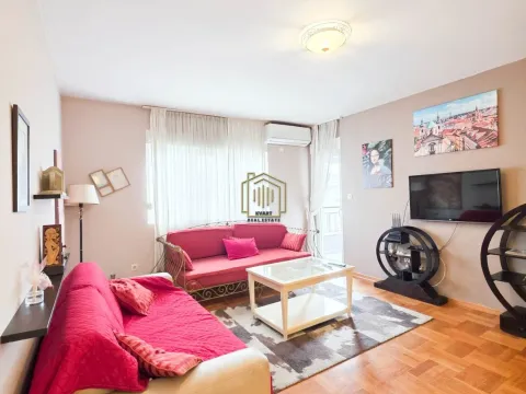 Izdavanje, jednosoban stan, 50m², Pobrežje, Podgorica - image 1