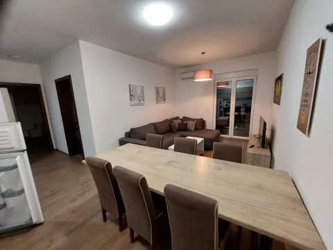 Izdavanje, trosoban stan, 80m², Centar, Loznica - image 2