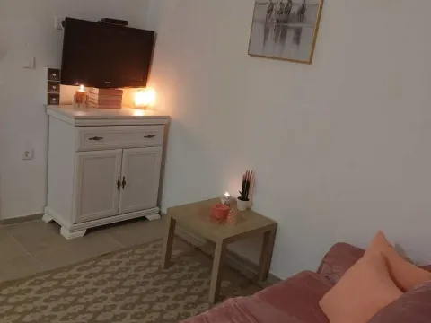 Izdavanje, jednosoban stan, 26m², Sutvara, Kotor - image 2