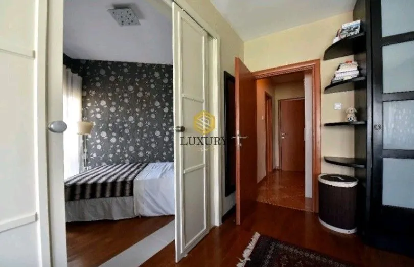 Izdavanje, dvosoban stan, 98m², 1 maj, Podgorica
