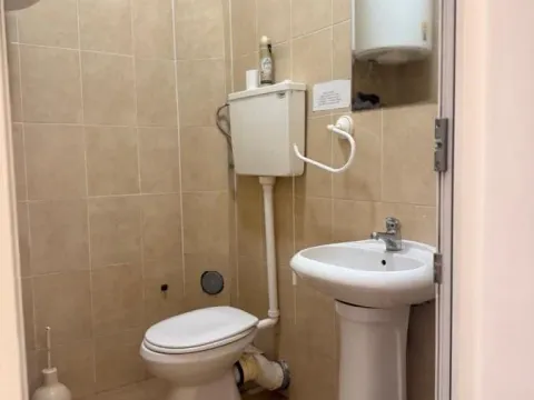 Izdavanje, poslovni prostor, 90m², Savski Venac, Beograd - image 9