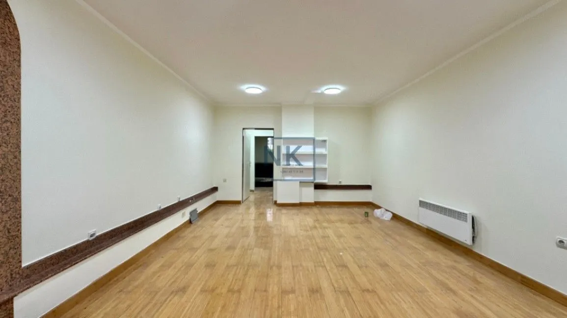 Izdavanje, poslovni prostor, 75m², Centar, Podgorica