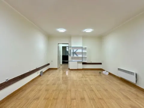 Izdavanje, poslovni prostor, 75m², Centar, Podgorica
