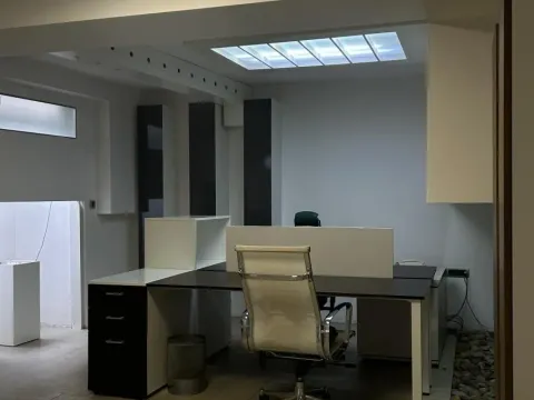 Poslovni prostor in Podbara