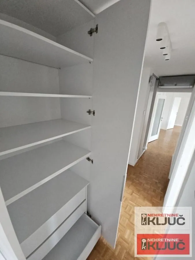 Prodaja, trosoban stan, 75m², Socijalno, Novi Sad Sve Podlokacije