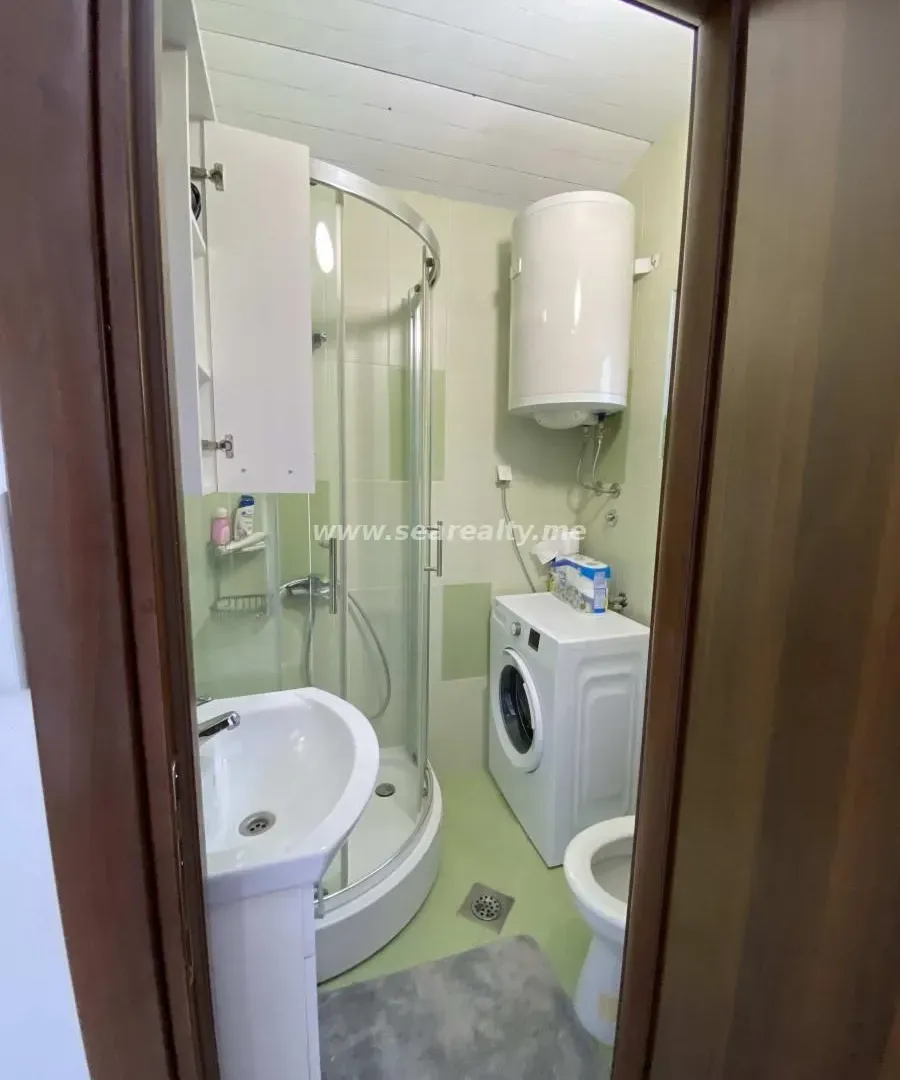 Izdavanje, kuća, 145m², Herceg Novi, Crna Gora