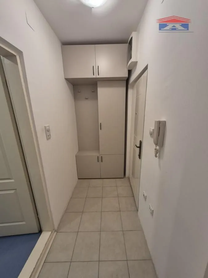 Izdavanje, garsonjera, 25m², Salajka, Novi Sad Sve Podlokacije