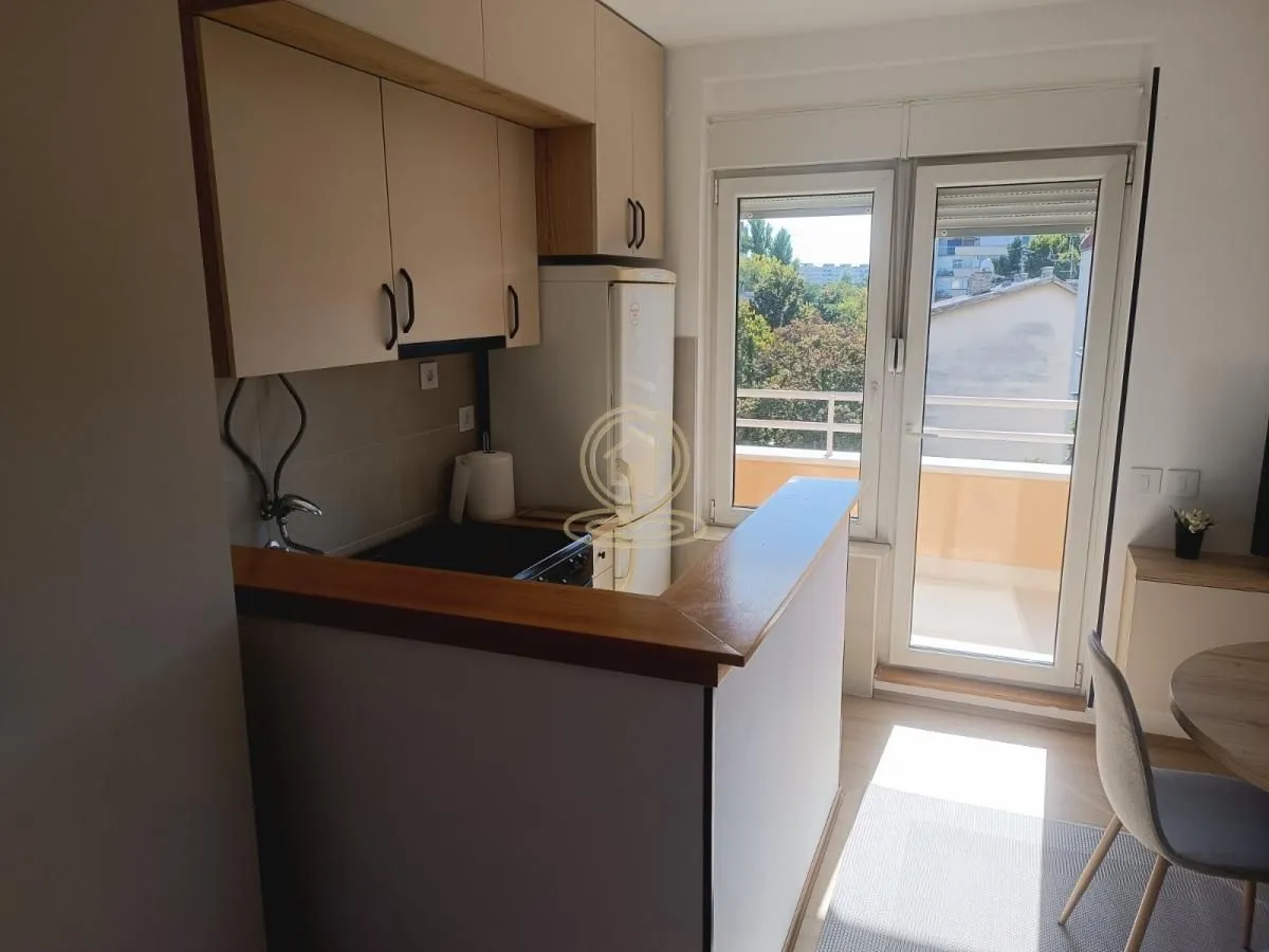 Izdavanje, garsonjera, 41m², Grbavica, Novi Sad Sve Podlokacije