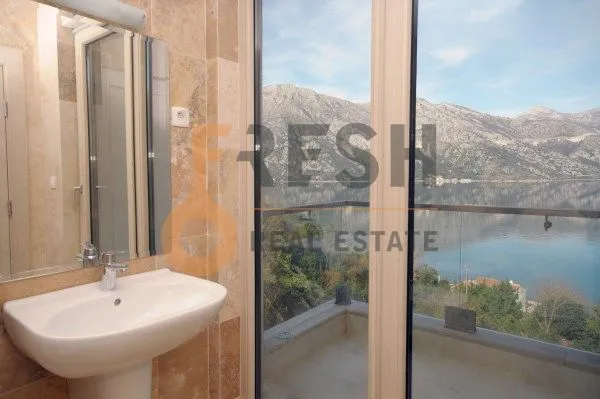 Prodaja, trosoban stan, 156m², Kotor, Crna Gora