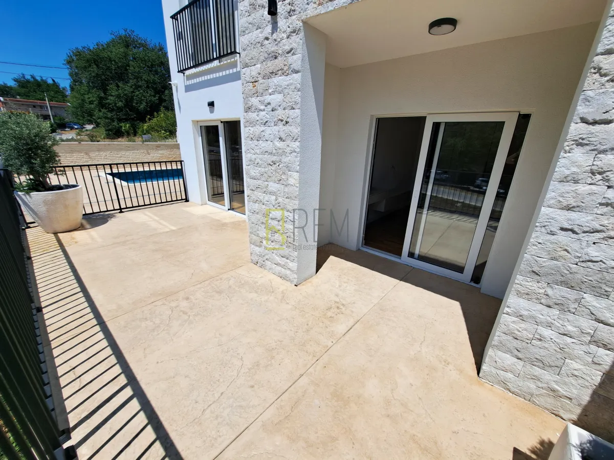 Prodaja, jednosoban stan, 79m², Sutomore, Bar