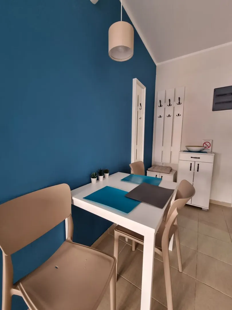 Izdavanje, garsonjera, 43m², Bečići, Budva
