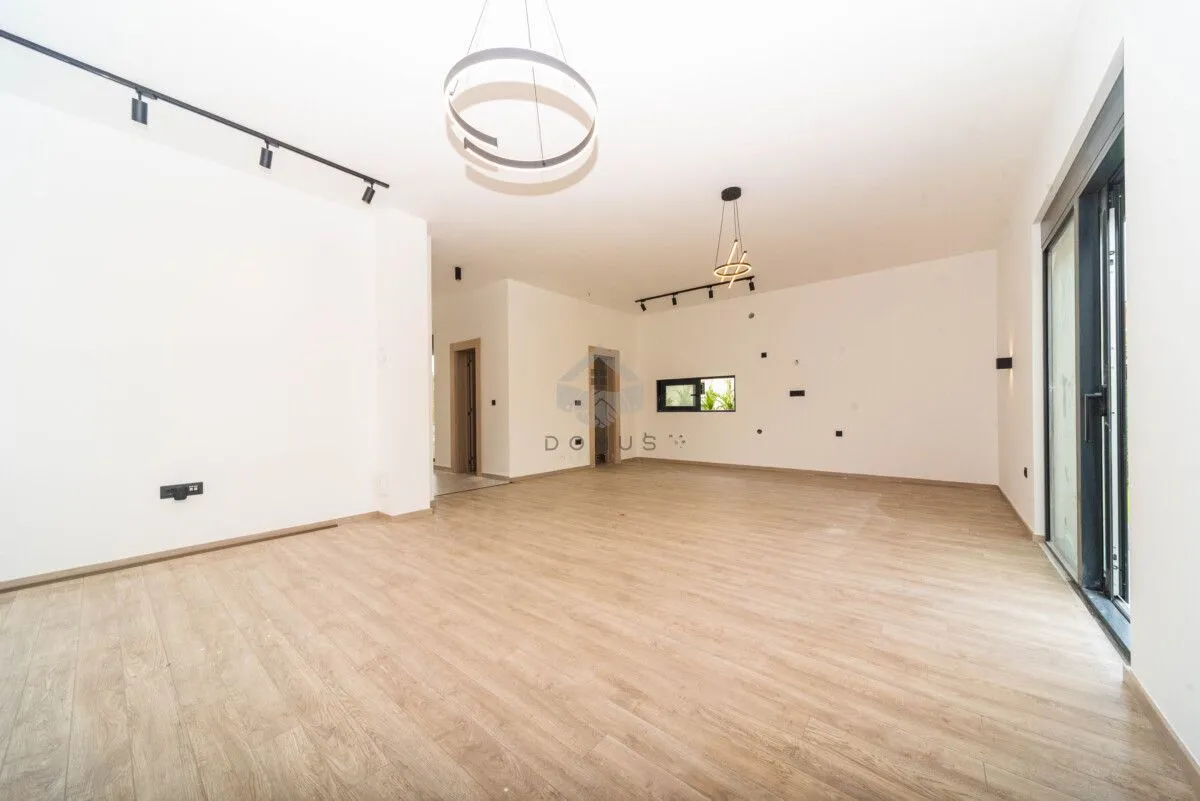 Prodaja, kuća, 202m², Tološi, Podgorica