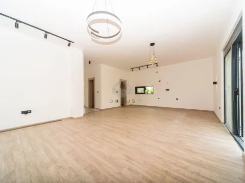 Sale, house, 202m², Tološi, Podgorica - image 8