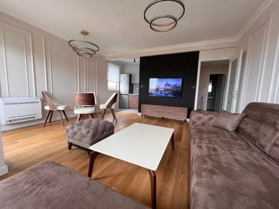 Izdavanje, dvosoban stan, 72m², Central Point, Podgorica