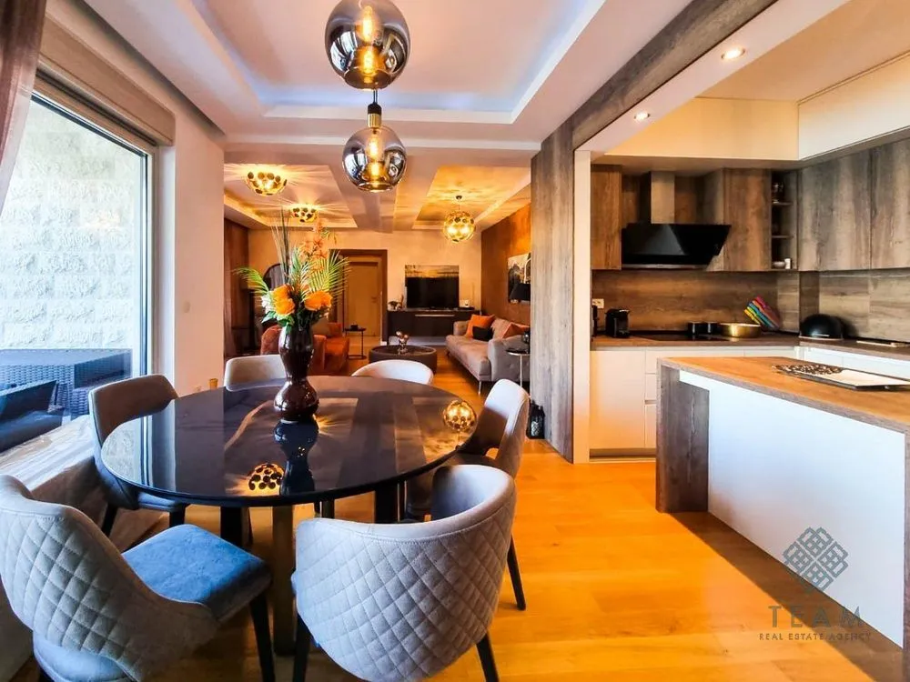 Sale, three bedroom apartment, 156m², Kostanjica, Kotor