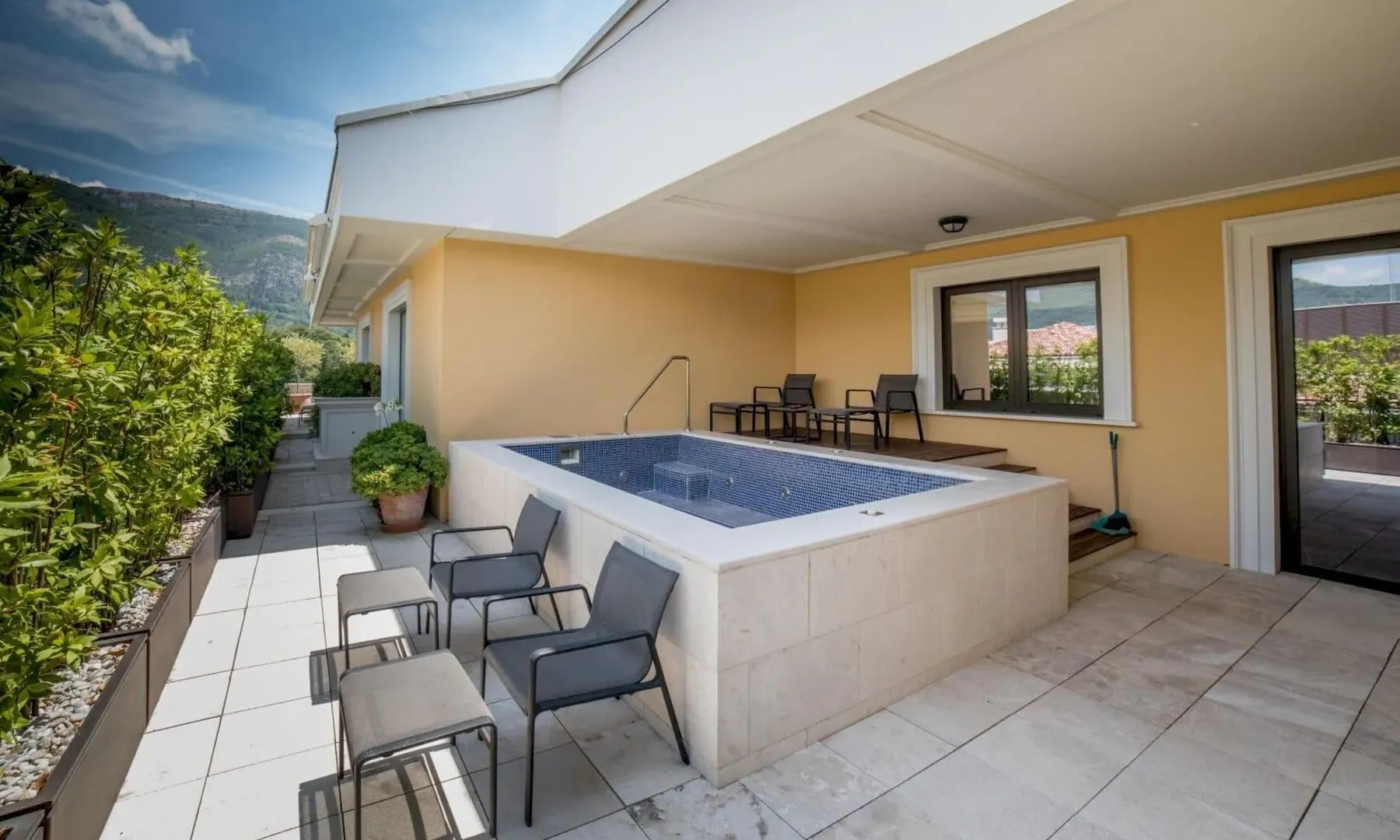 Sale, four bedroom apartment, 600m², Porto Montenegro, Tivat