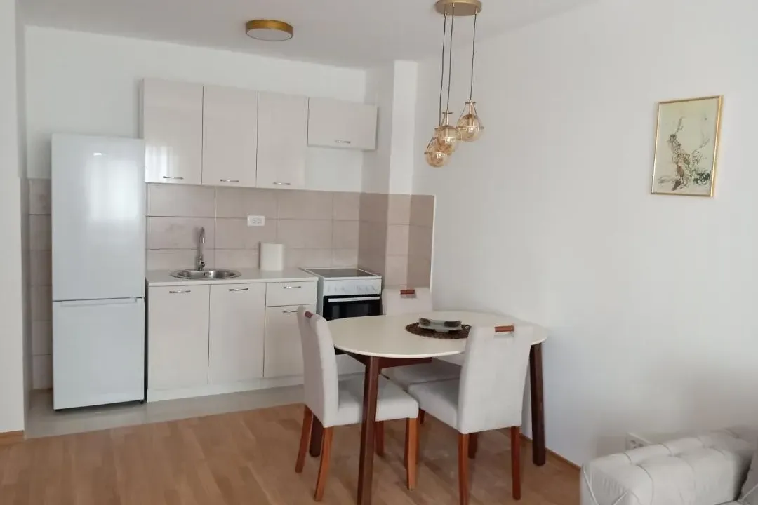 Izdavanje, jednosoban stan, 41m², Stari Aerodrom, Podgorica
