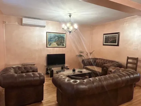 Izdavanje, kuća, 220m², Konik, Podgorica - image 7