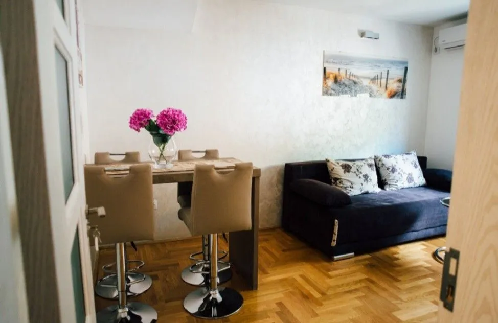 Rent, one bedroom apartment, 40m², Škaljari, Kotor