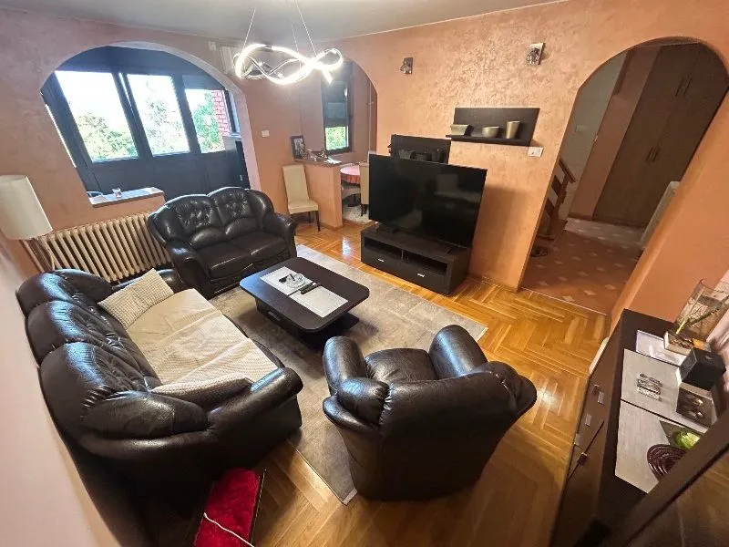 Prodaja, četvorosoban stan, 100m², Rakovica, Beograd