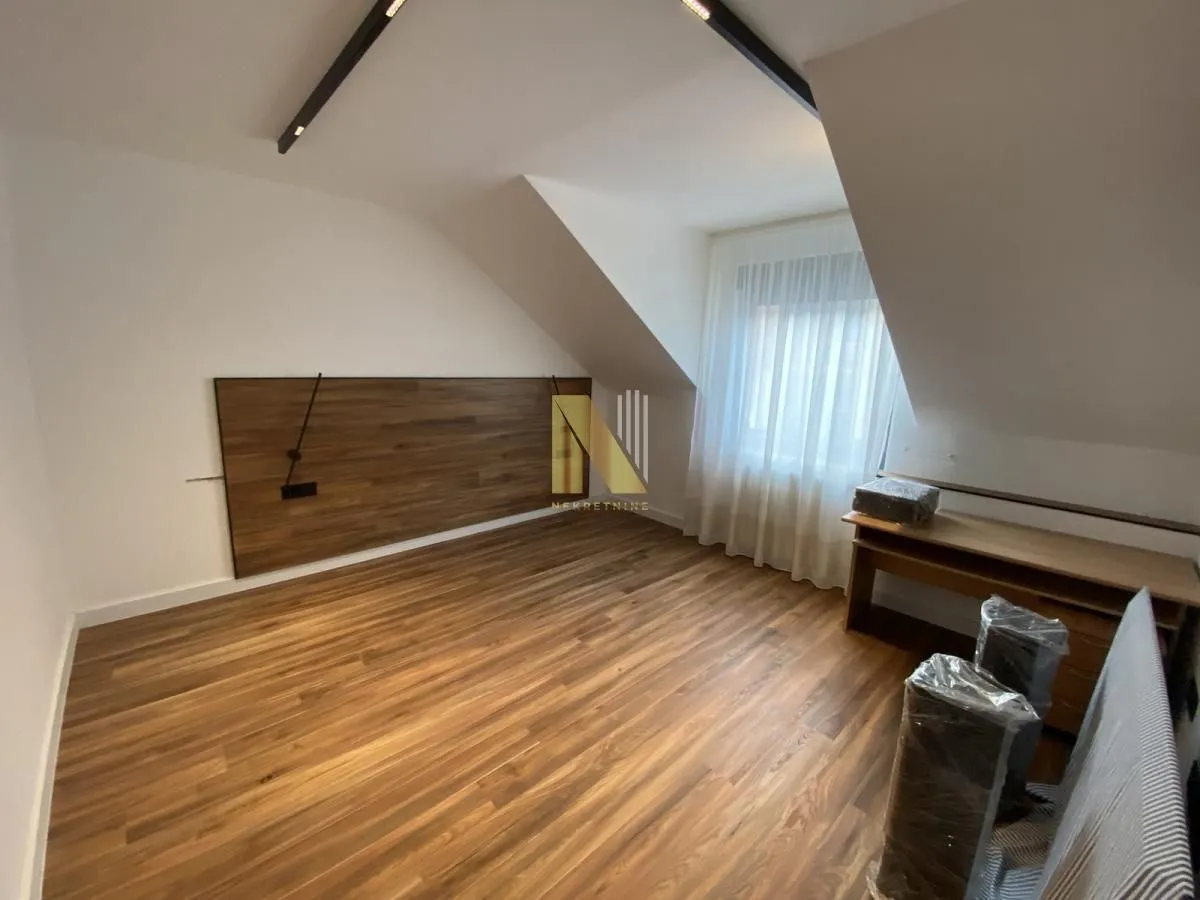 Prodaja, četvorosoban stan, 119m², Centar, Novi Sad