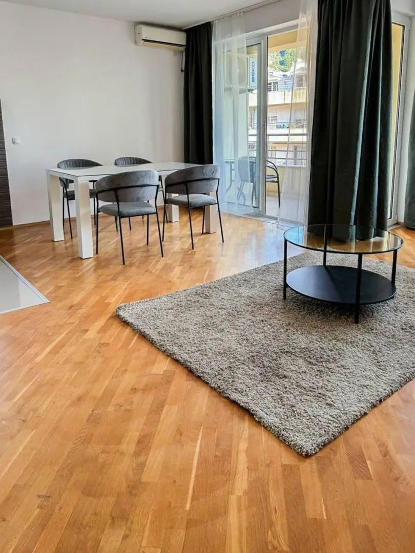 Izdavanje, jednosoban stan, 62m², Babilonija, Budva