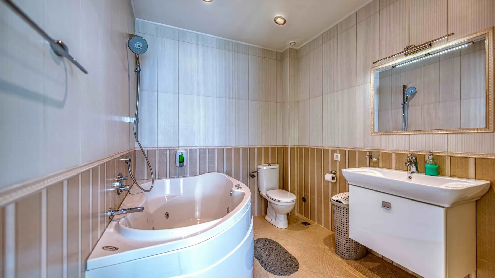 Prodaja, stan, 167m², Kotor, Crna Gora