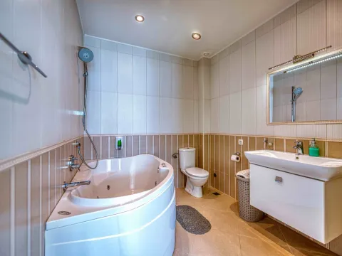 Prodaja, stan, 167m², Kotor, Crna Gora - image 2