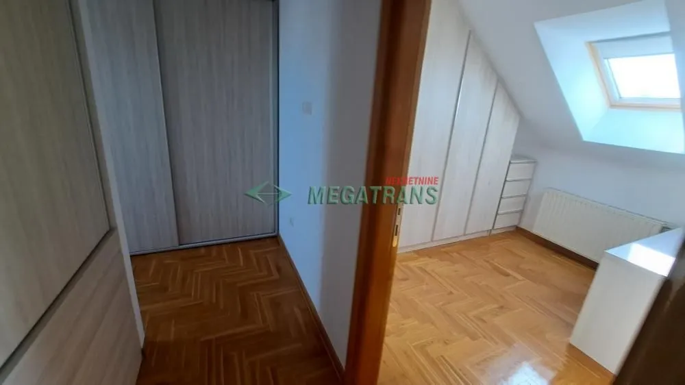Izdavanje, četvorosoban stan, 103m², Grbavica, Novi Sad Sve Podlokacije