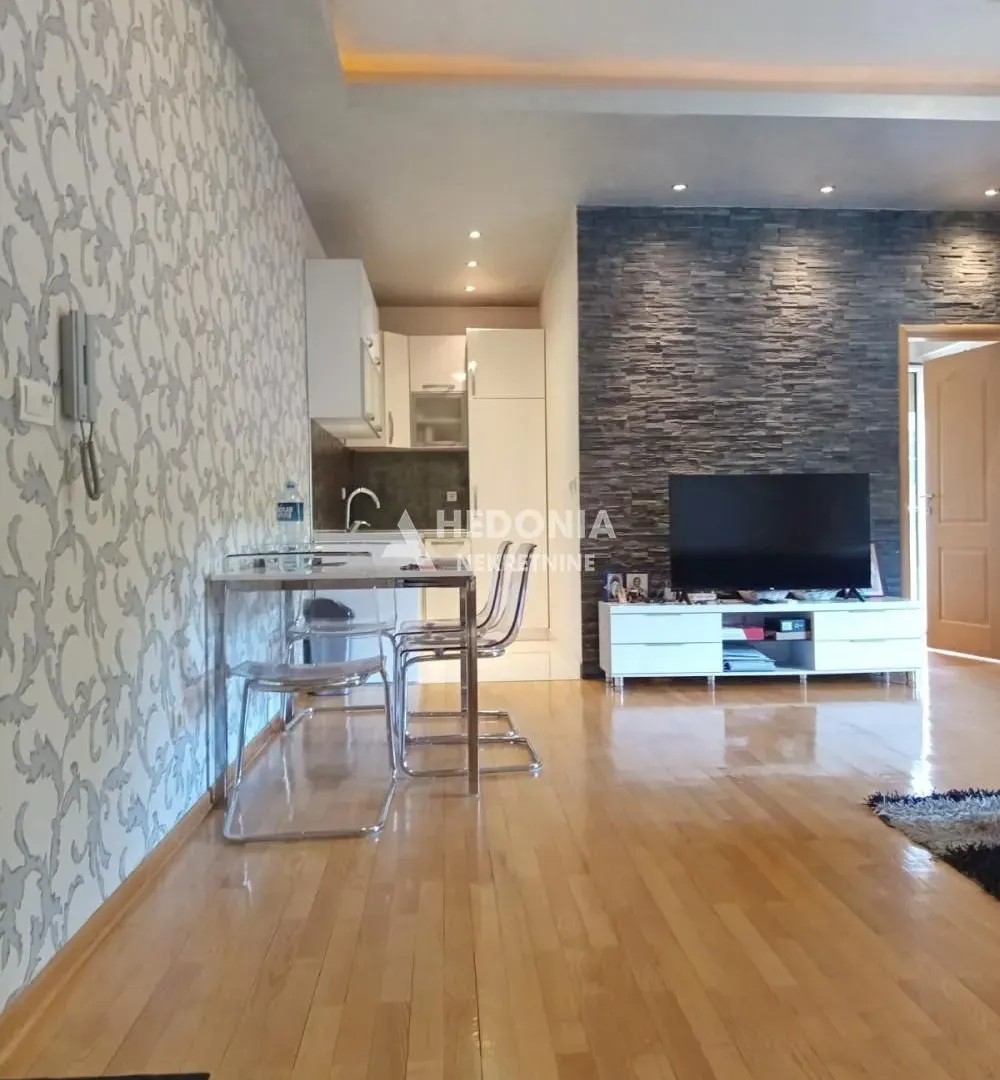 Prodaja, dvosoban stan, 55m², Slavujev Venac, Zvezdara Sve Podlokacije