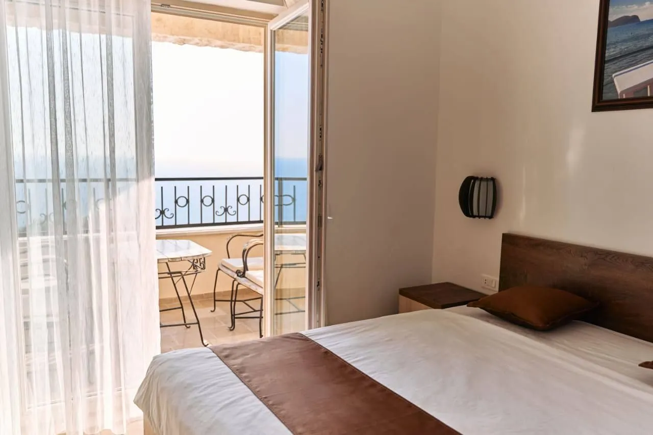 Izdavanje, kuća, 150m², Reževići, Budva