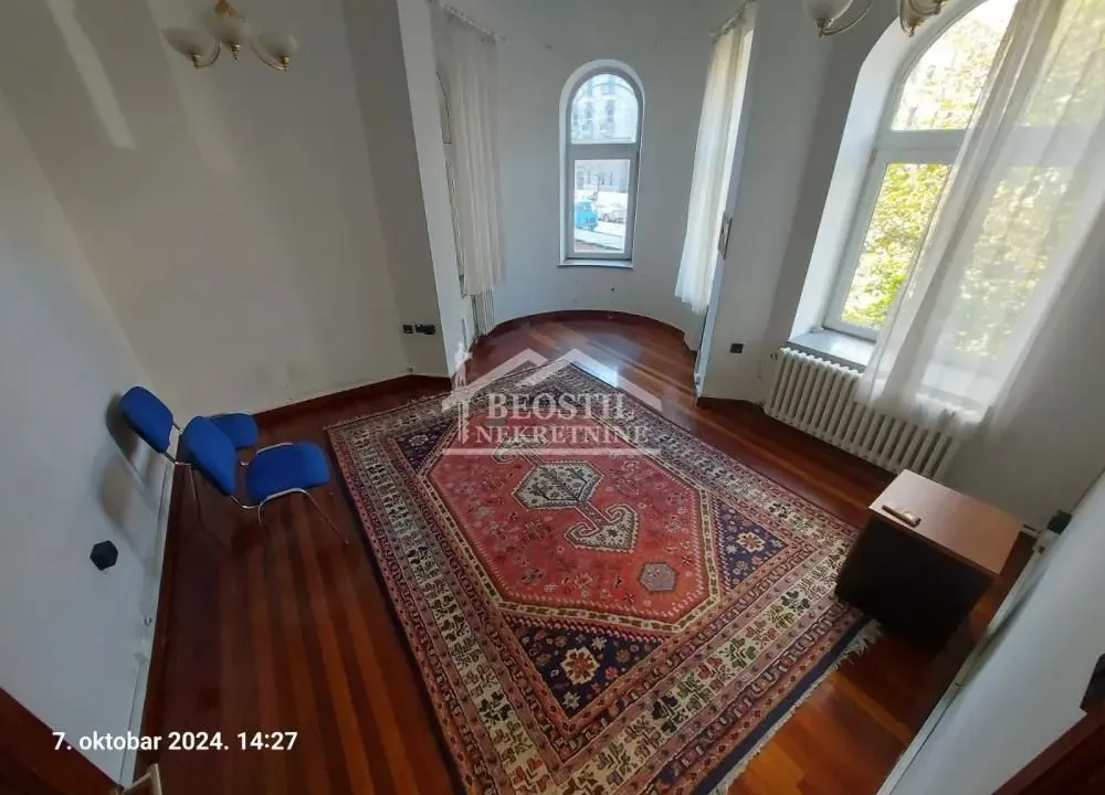 Izdavanje, četvorosoban stan, 62m², Savski Venac, Beograd