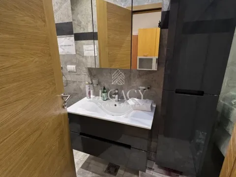 Izdavanje, četvorosoban stan, 140m², Šumice, Beograd - image 12