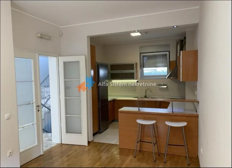 Rent, house, 220m², Senjak, Beograd