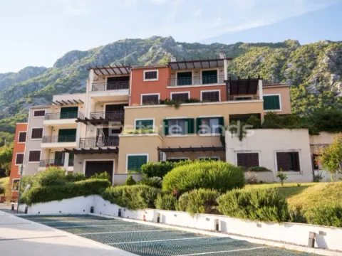 Sale, one bedroom apartment, 63m², Morinj, Kotor - image 12